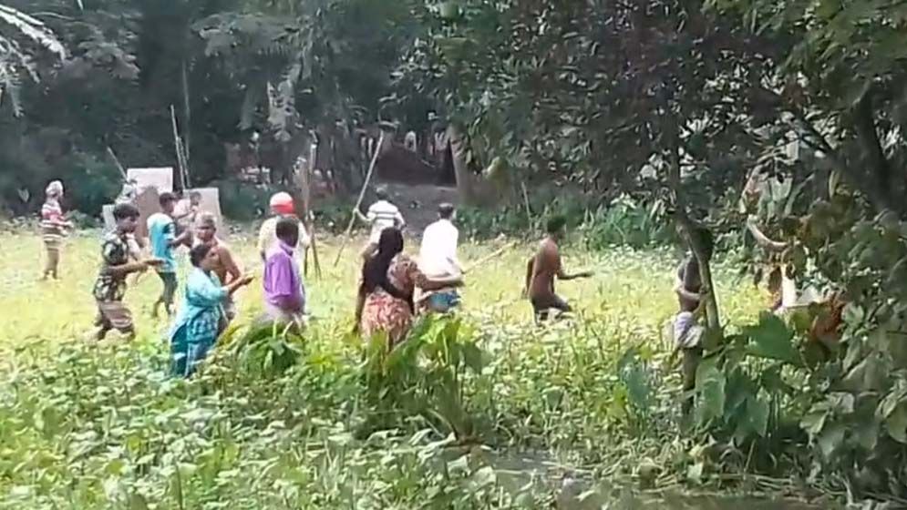 মসজিদের মাইকে ঘোষণা দিয়ে দুপক্ষের সংঘর্ষে আহত ৩০